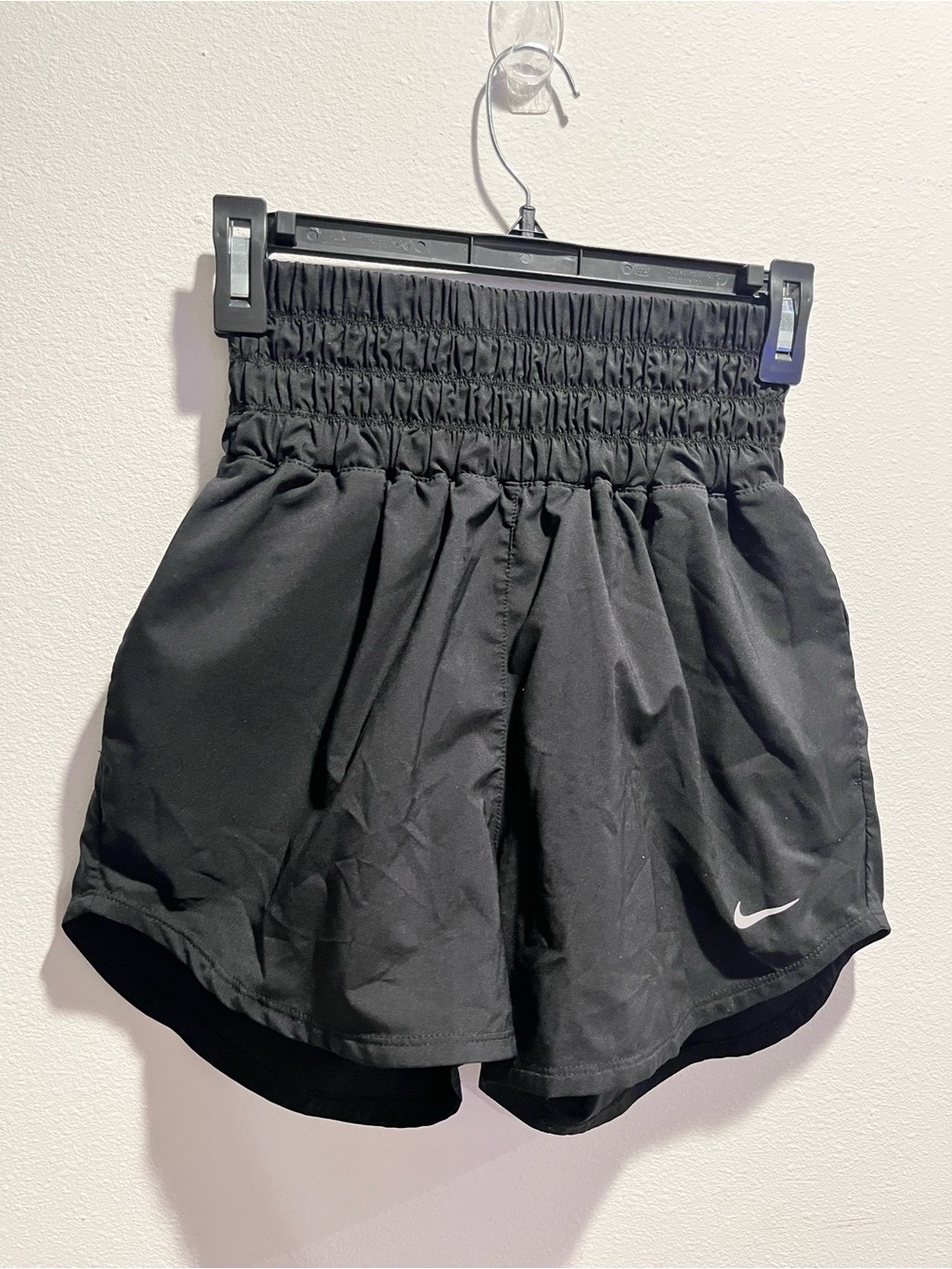 Nike One  Dri-FIT Ultra High-Waisted 3" Brief-Lined Shorts - Picture 3 of 6